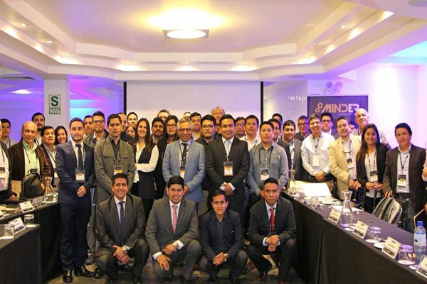 Reunion de proveedores y clientes mineros